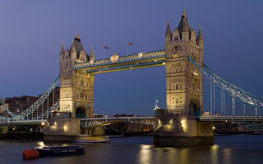 Cầu Tháp London, Anh